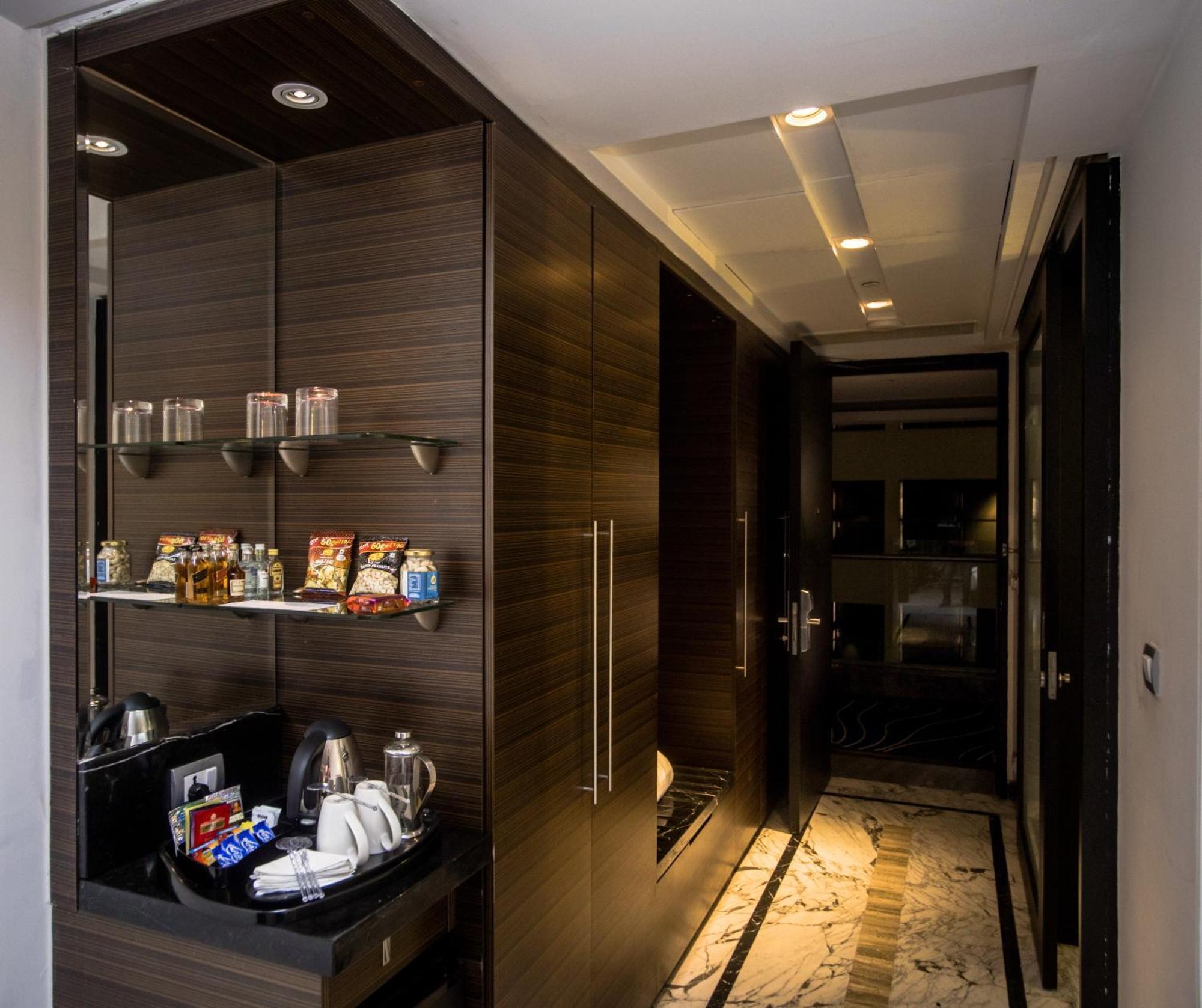 Club lounge access Guest room 2 Twin or Single Beds,1634426115:JPEG